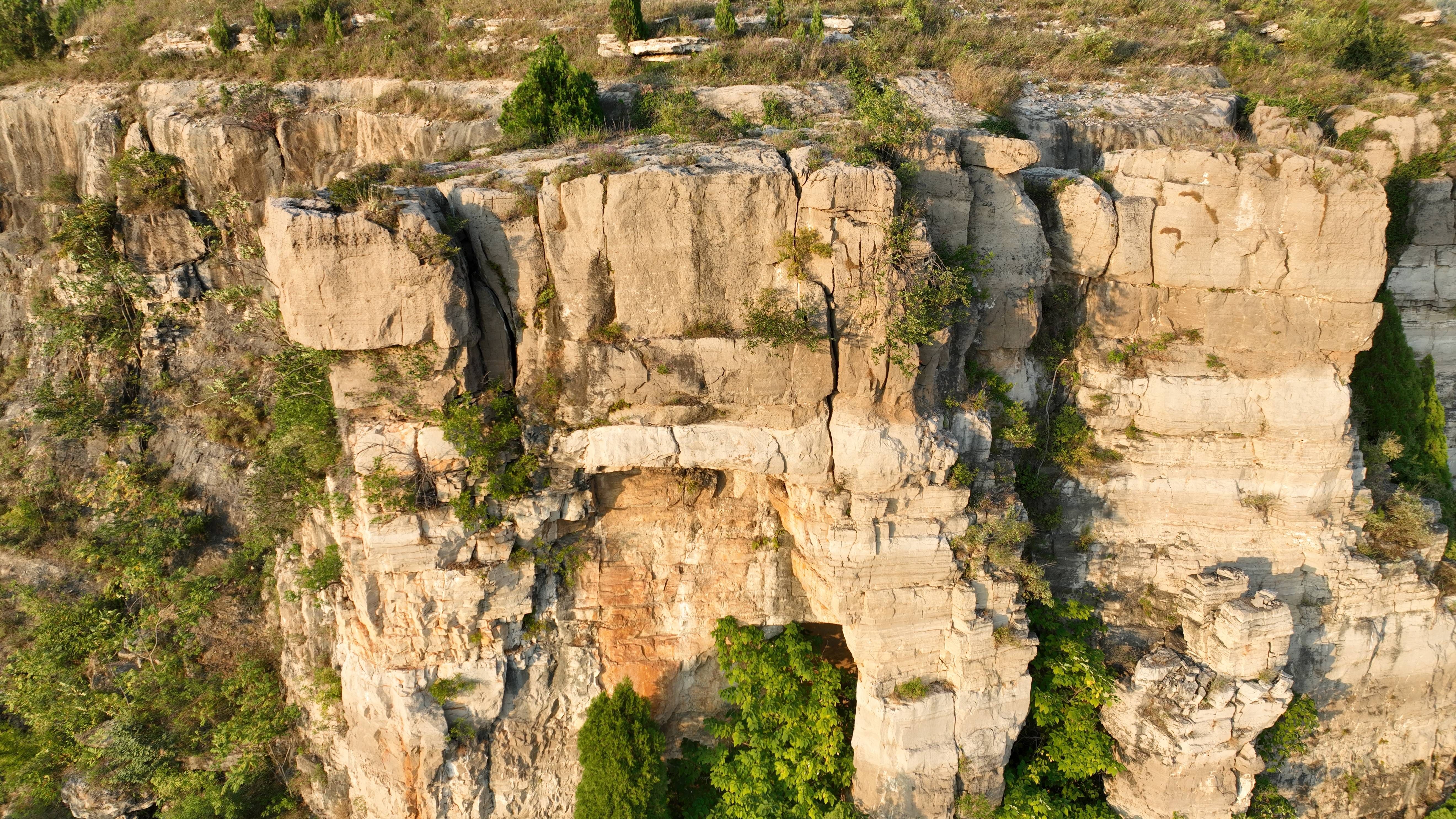 岱崮地貌岩石类型图片
