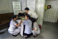 招待所临时产房——2006年陕西西安。西安火车站一转车的四川孕妇生娃。拷贝