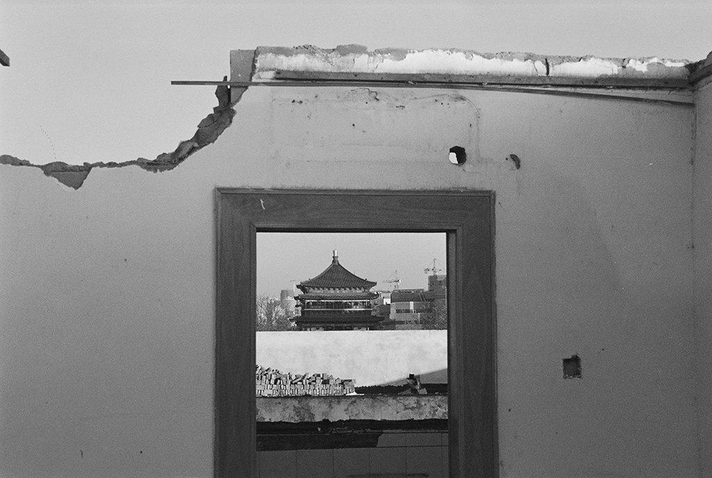 1、《长安城--西望钟楼》2004秦岭摄影拷贝