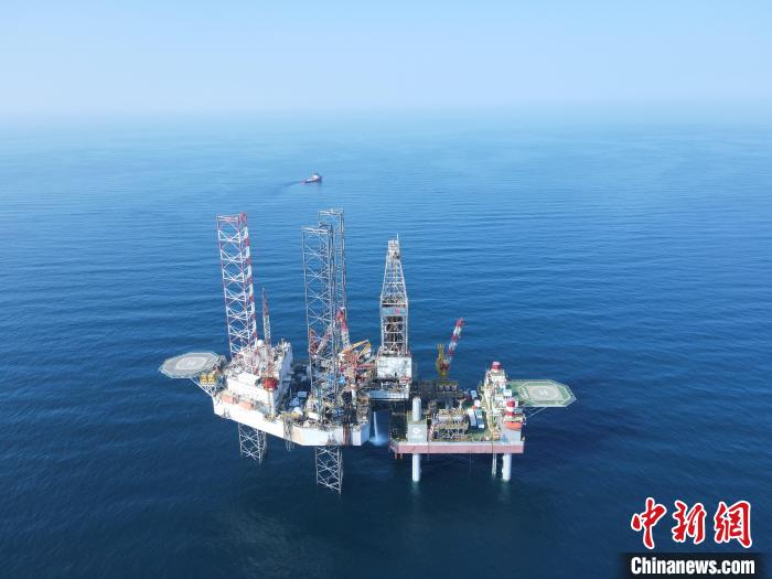 海洋边际油田开发迎突破中国首座海上可移动自升式井口平台投产