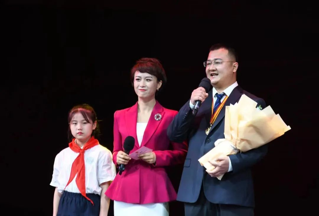 集团董事长王泽龙荣获“临汾青年五四奖章”