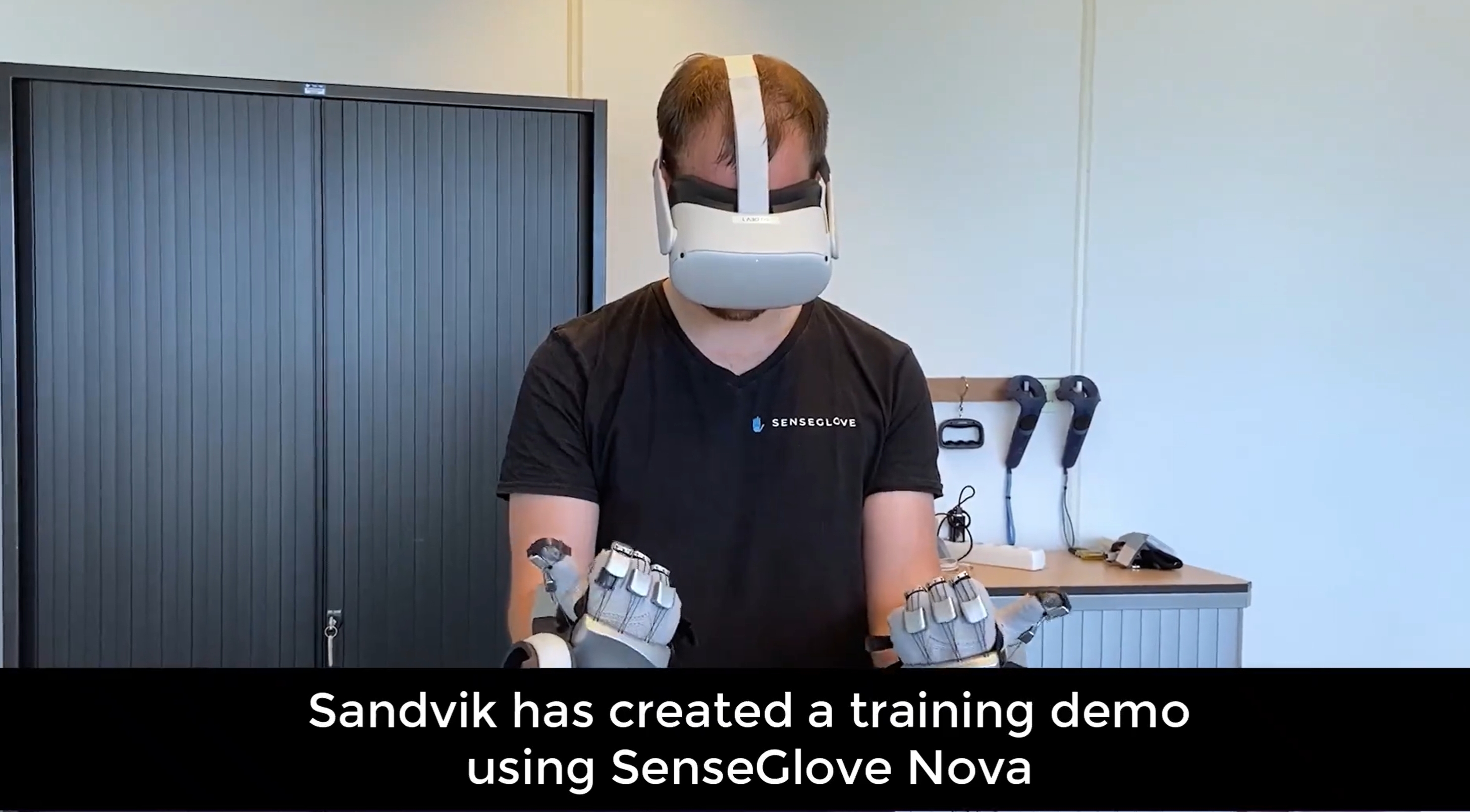 Sandvik 用 SenseGlove Nova 创建设备液压系统装配培训演示