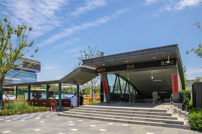 以八达路桥和常州综合交通设计研究有限公司为联合体承建的全市首个地铁公交-体化公共交通港改造项目开通试运营。