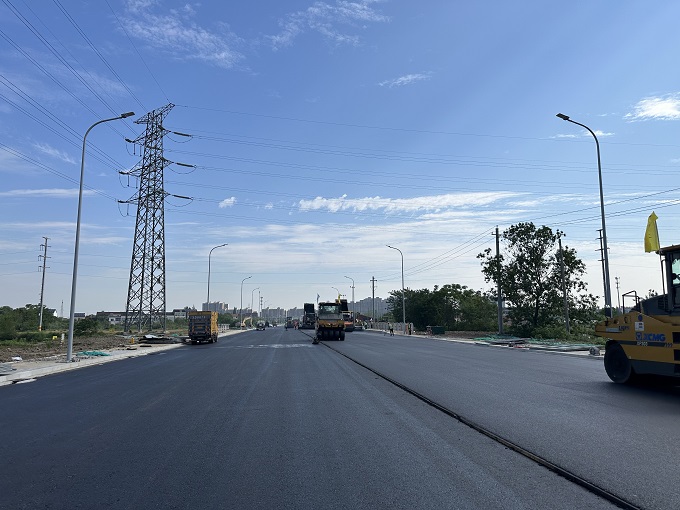 春江路（嫩江路－淮河路）市政工程进入通车冲刺阶段