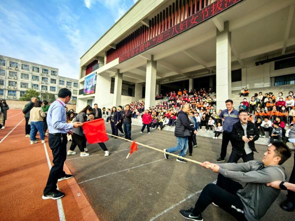 市十四中:举行 "三八"妇女节趣味活动-平顶山市第十四中学