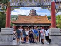 颐和园游客合影