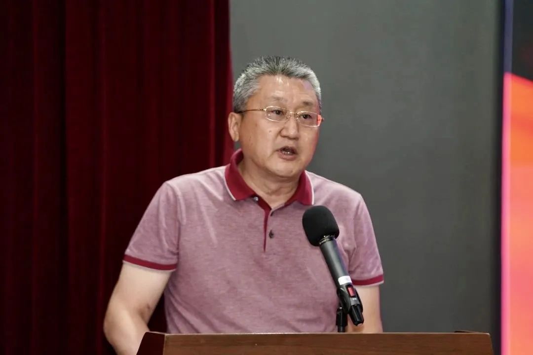 保福科技园商会秘书长毕胜对第一届商会五年来的工作成果进行了全面深入的汇报