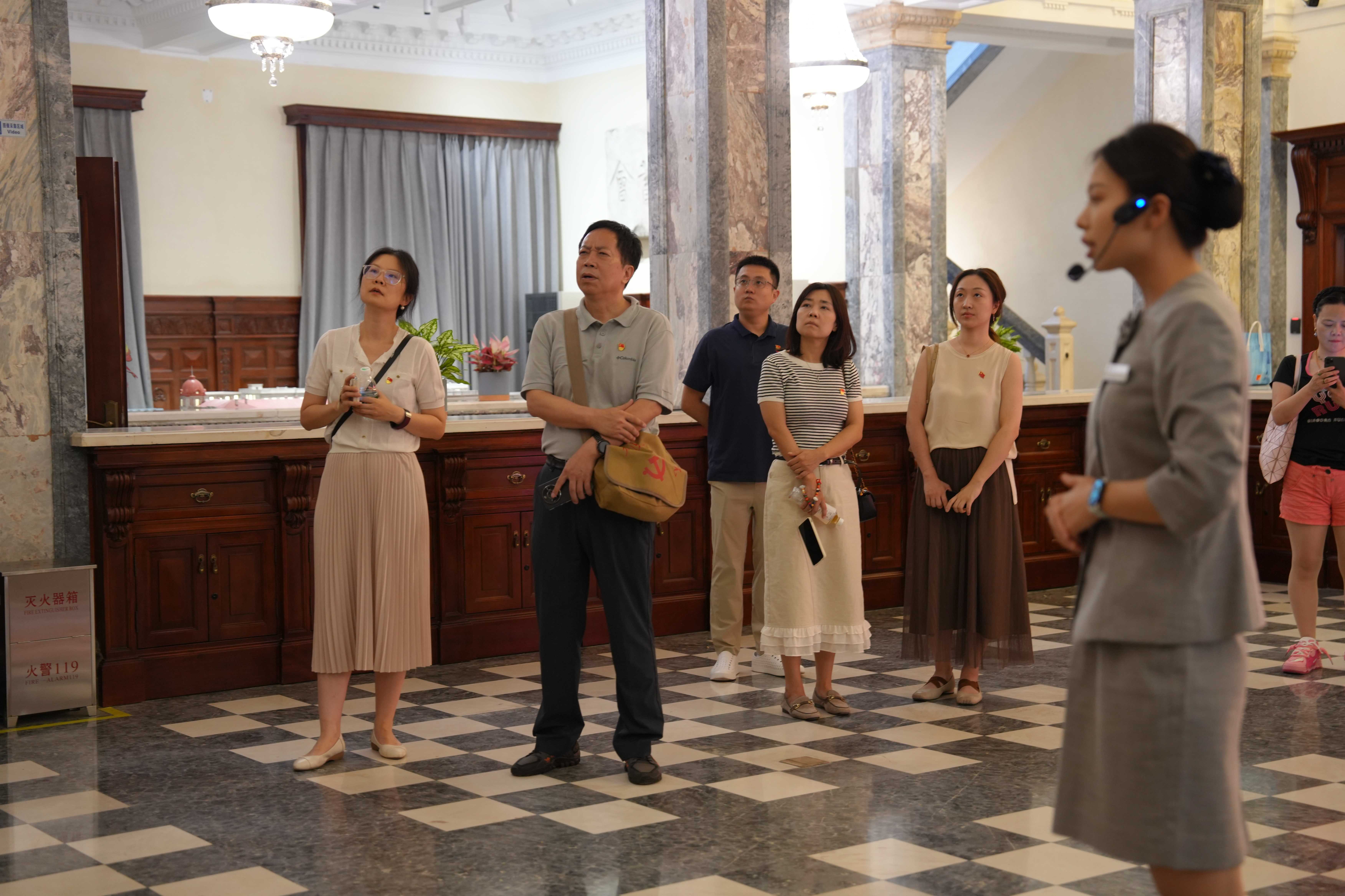 保福科技园集团党总支与翠湖科技园企业联合党总支前往中国银行博物馆参观交流