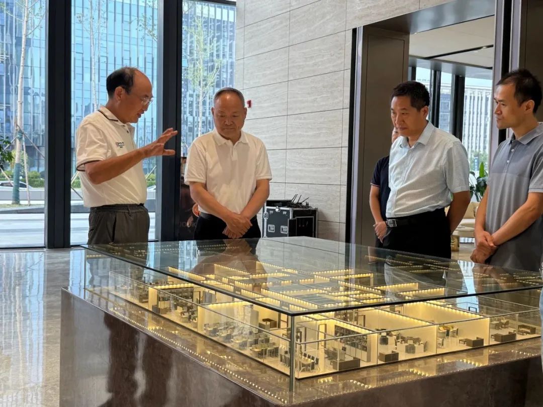 保福科技园集团旗下三门峡凤凰国际项目招商启动仪式暨田跃民老师作品及收藏展成功举办