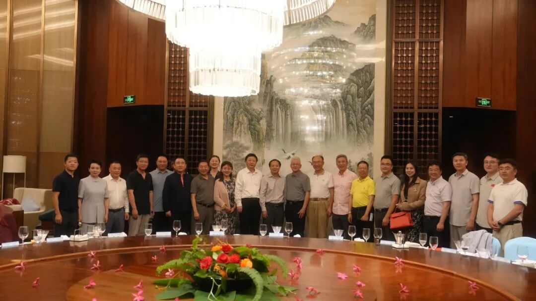 求是致远 智汇鹿城！人大校友企业家齐聚三亚，共绘自贸港合作新蓝图