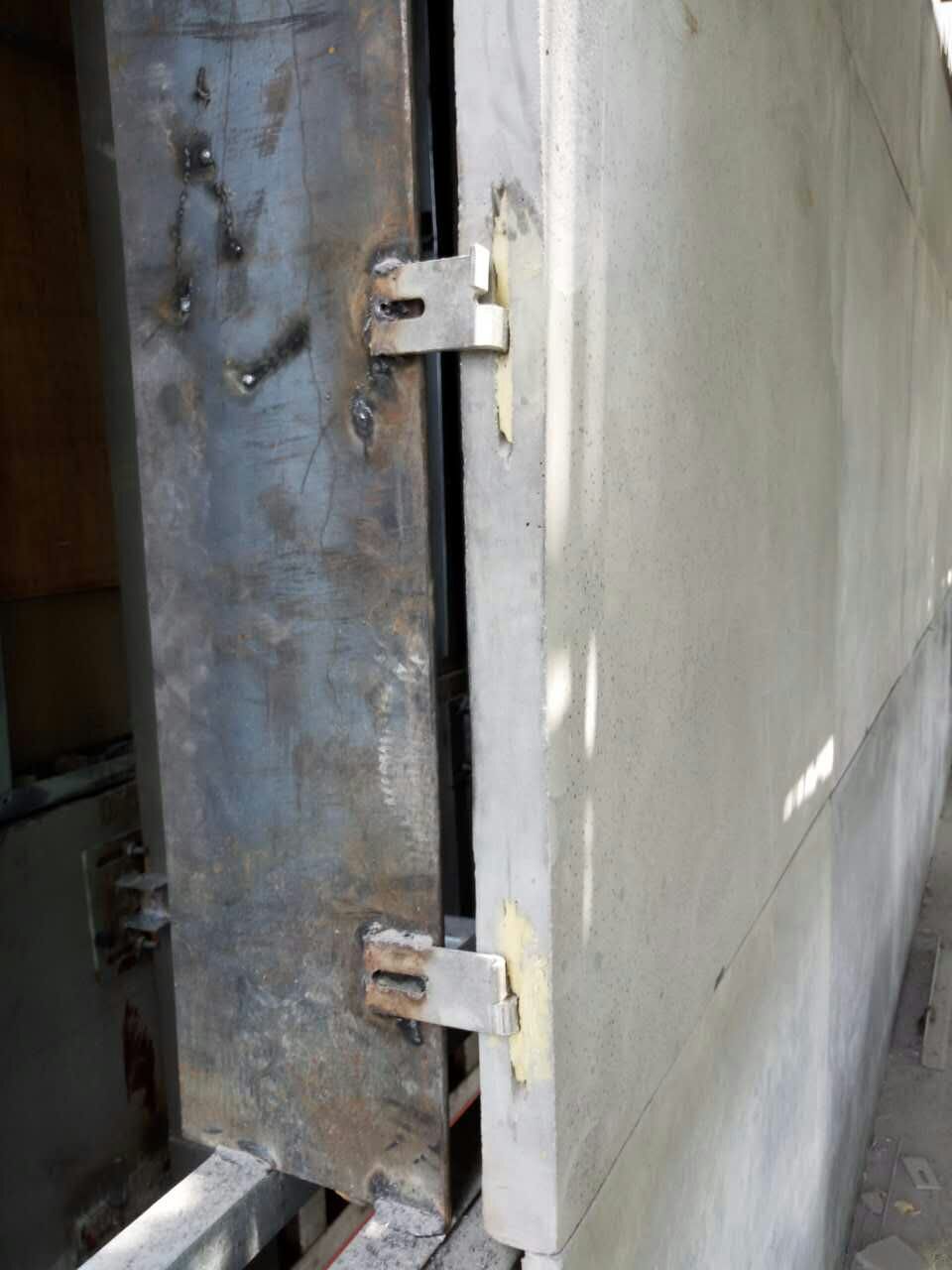透光混凝土挂板侧开槽的安装工艺