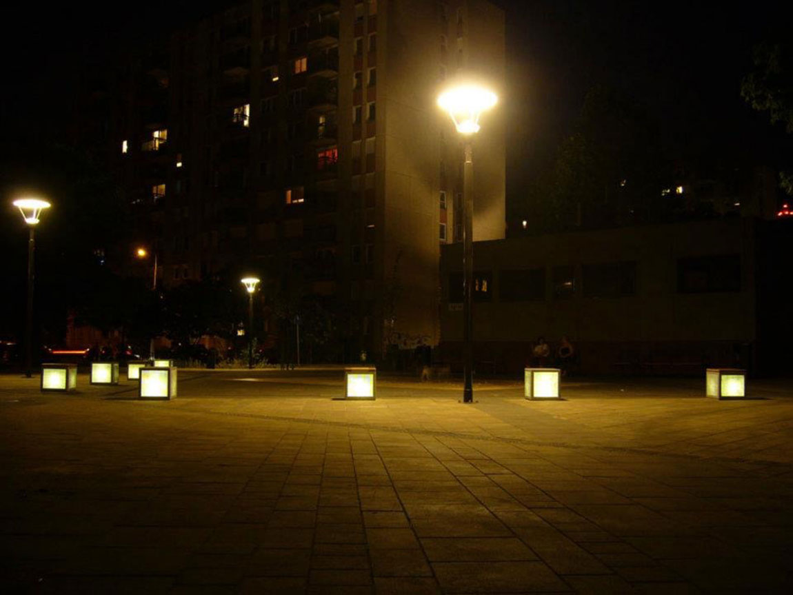 城市广场中的透光混凝土坐凳应用效果