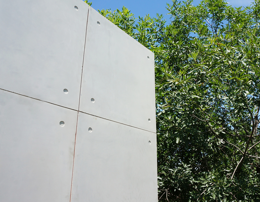 预制清水混凝土挂板与绿色的搭配应用