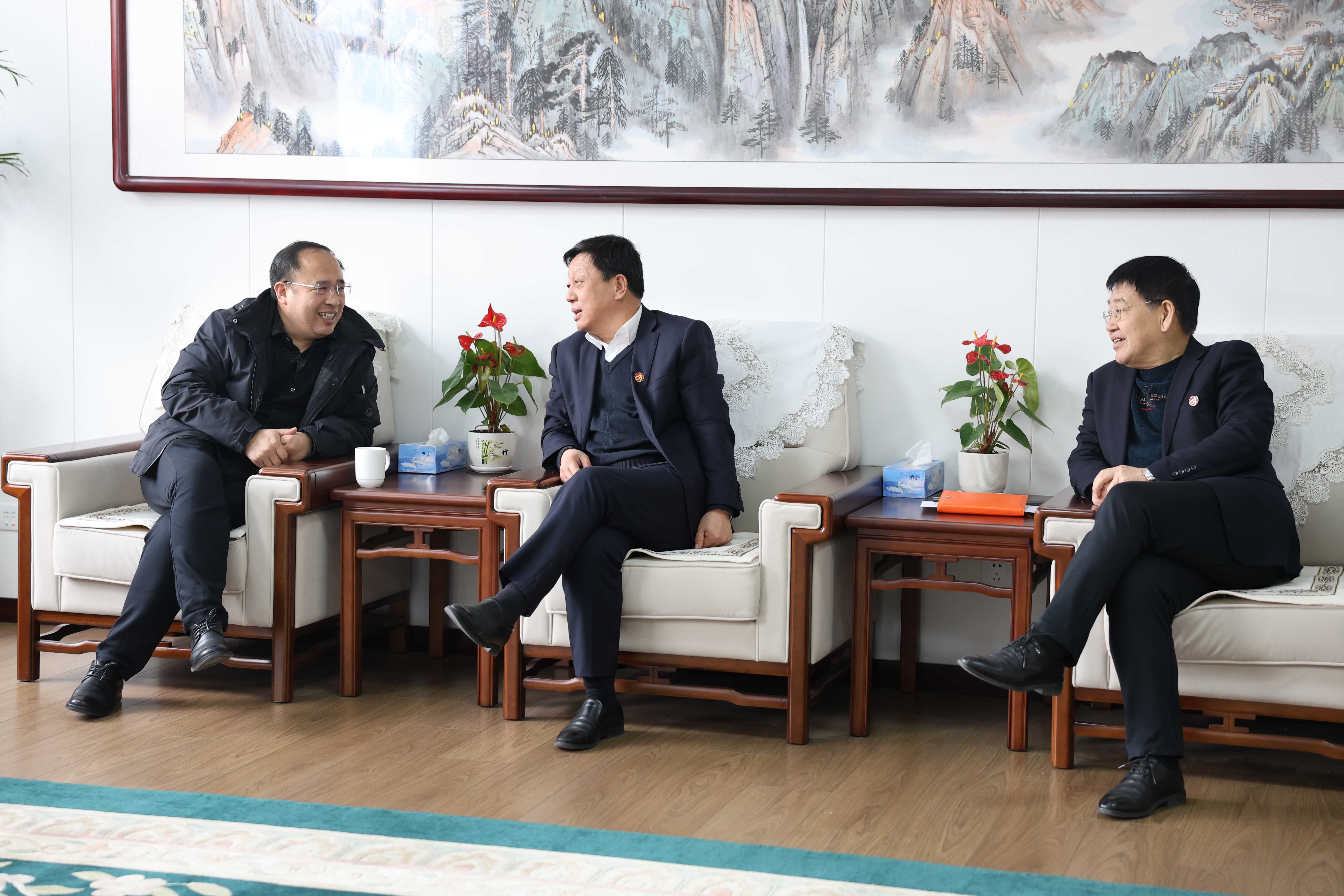 滦南县科协一行领导代表河北省科协,省教育厅,省国防科工办授予唐山