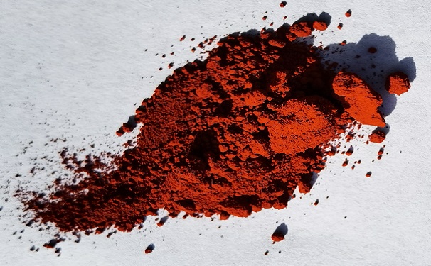 氧化铁红190铁含量高、含水量少，用途于建材、油漆、涂料行业。