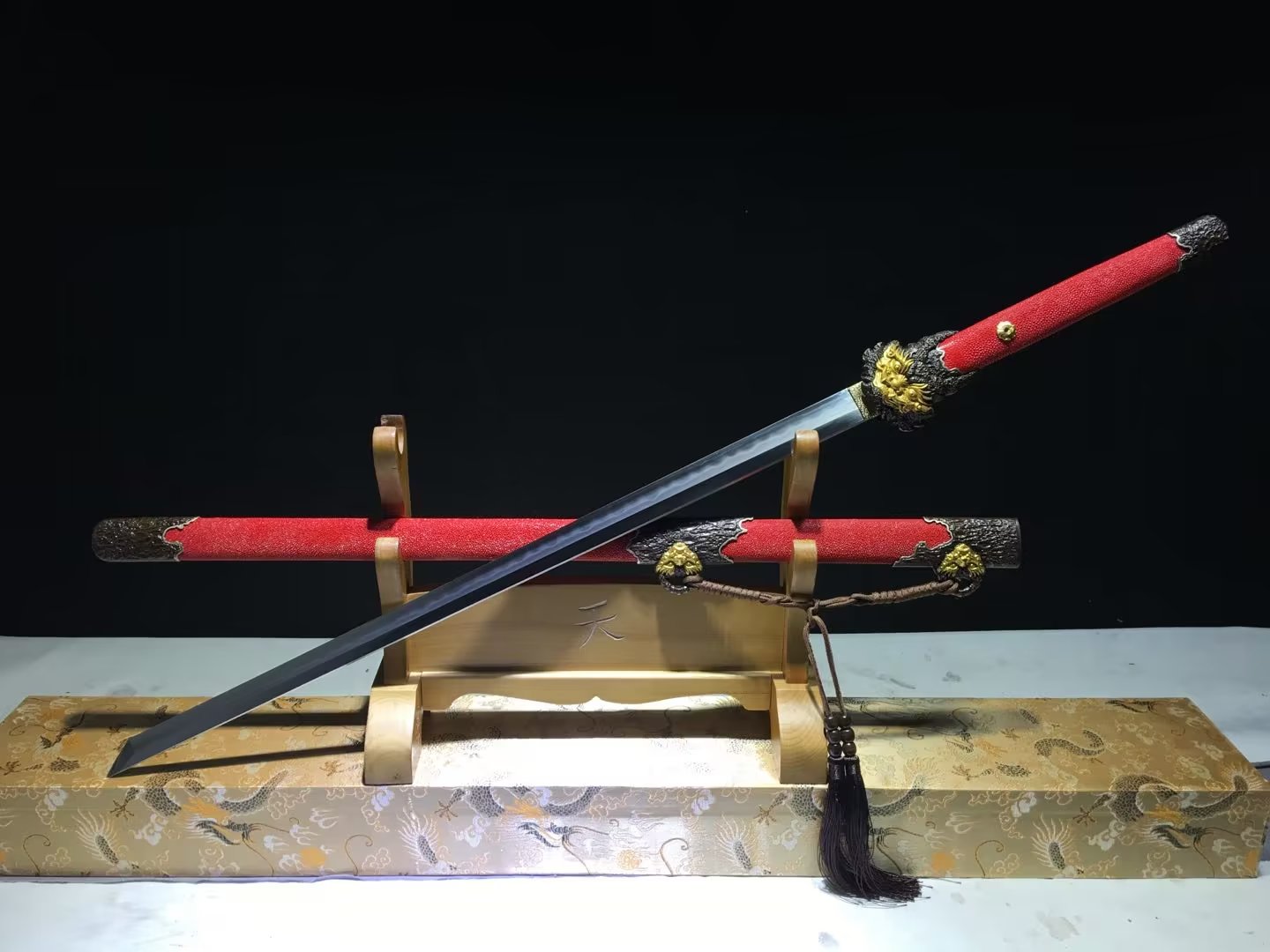 鱼皮三枚龙王唐刀：售价3800、尺寸、全长109cm 、韧长71cm 柄长31cm 韧宽3.3cm，厚0.72cm 、带鞘全重2.24Kg ...