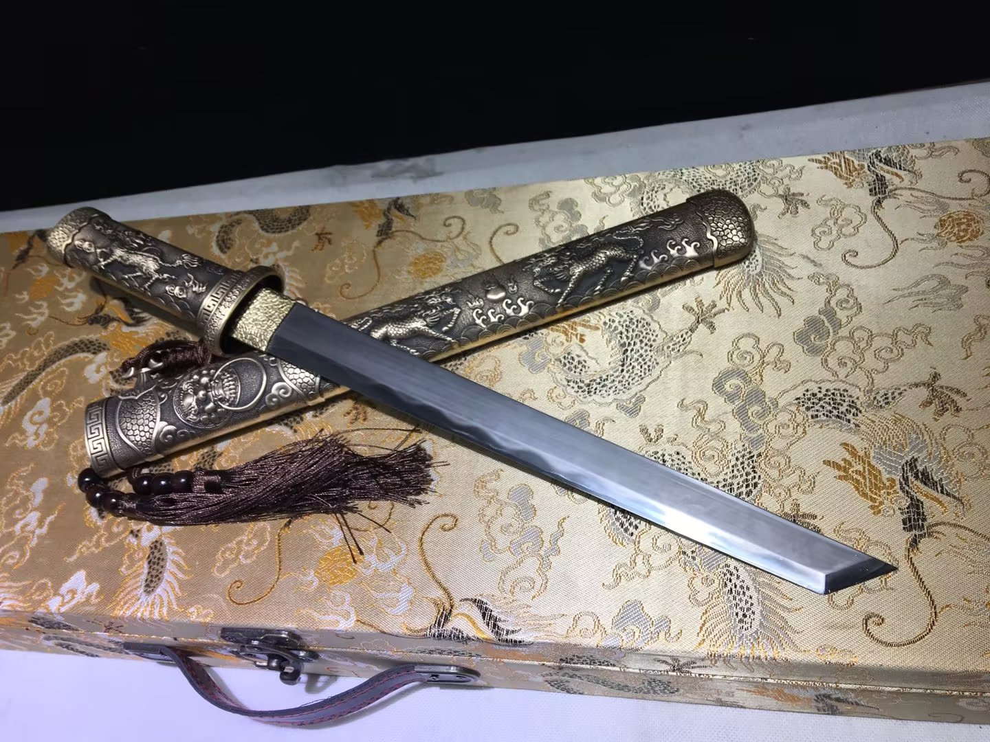 六龙铜鞘三枚唐刀、售1500（尺寸）：全长51cm、韧长31cm、柄长15cm、宽3.2cm、厚0.75cm、全重1.3kg，净重0.85kg ...