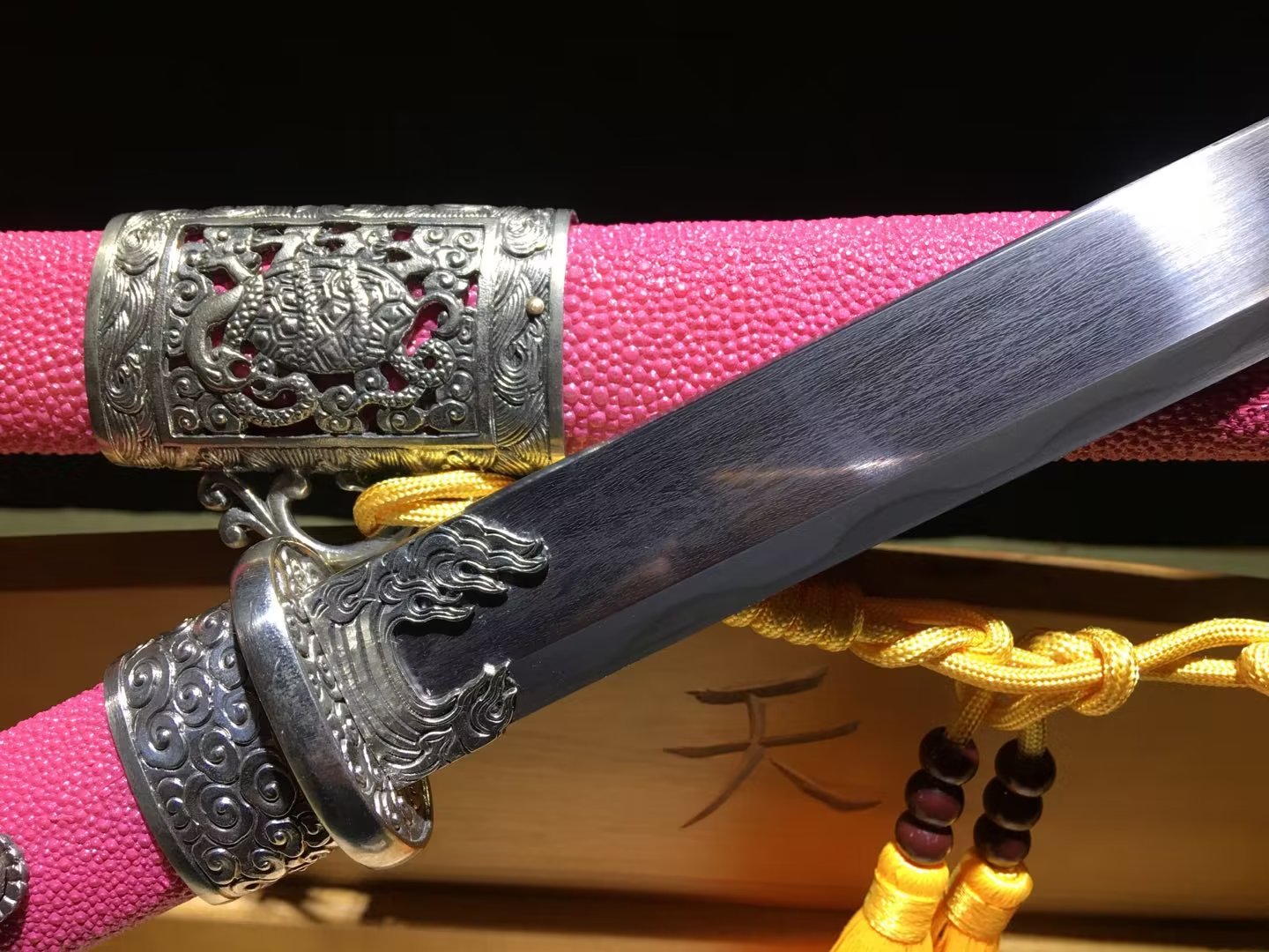 白铜乌兹玄武唐横刀:售价3500、尺寸、全长108cm 、韧长72cm 、柄长30cm 韧宽3.2cm,厚0.72cm 、带鞘全重1.72Kg ...