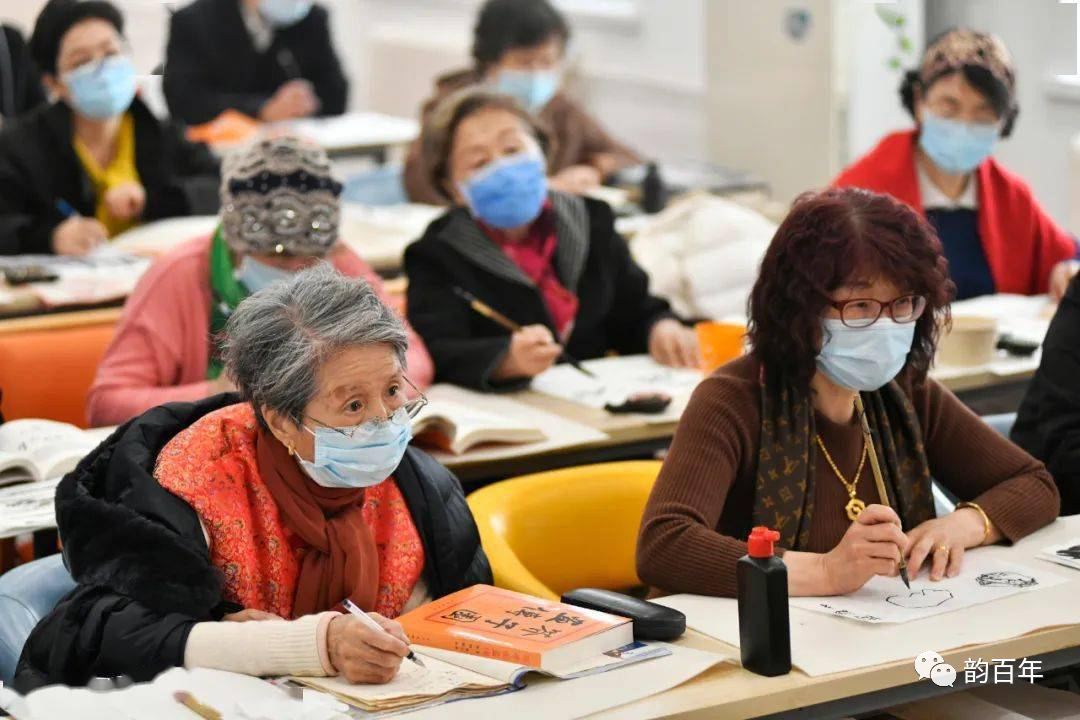 “一位难求”? 中老年大学为何开班火热、座无虚席！