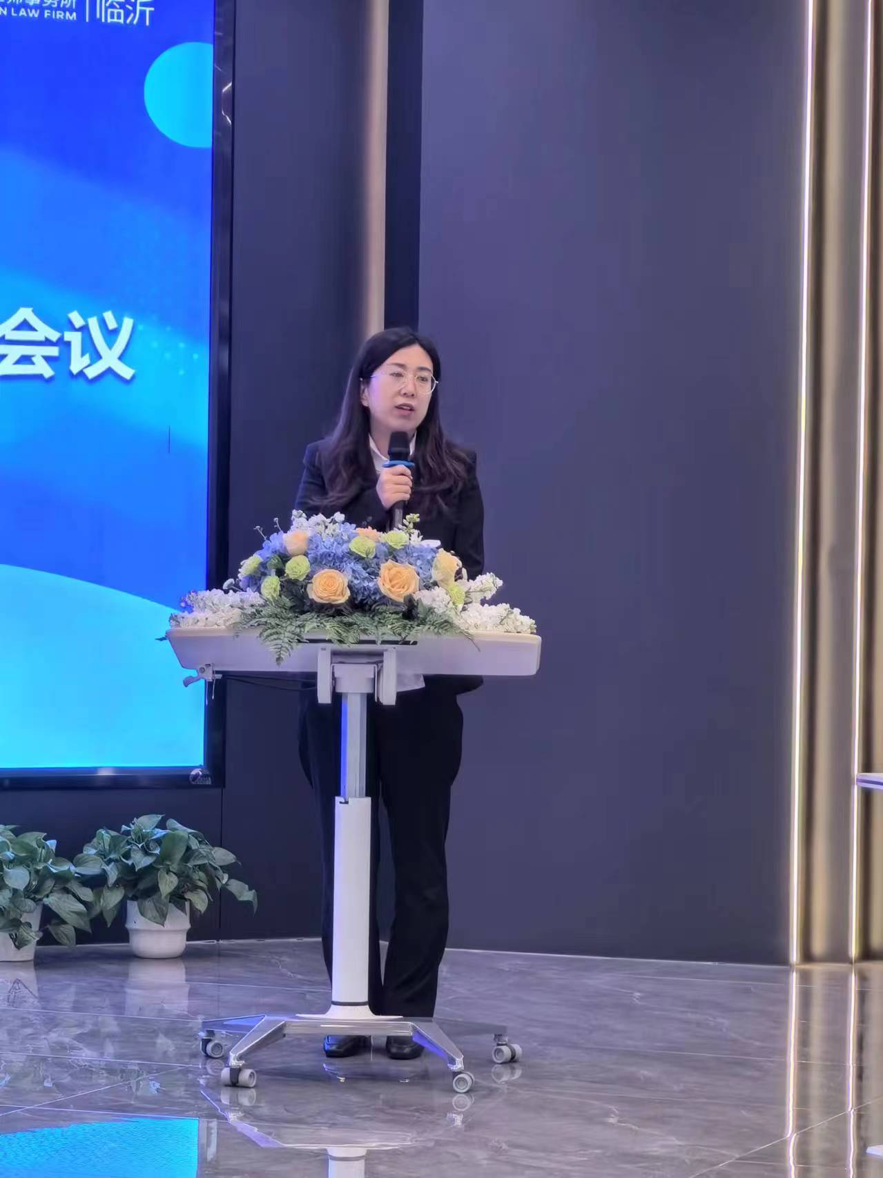 我所支部书记刘婷出席山东省律师协会女律师委员会暨16地市女律委主任联席会议-企业官网