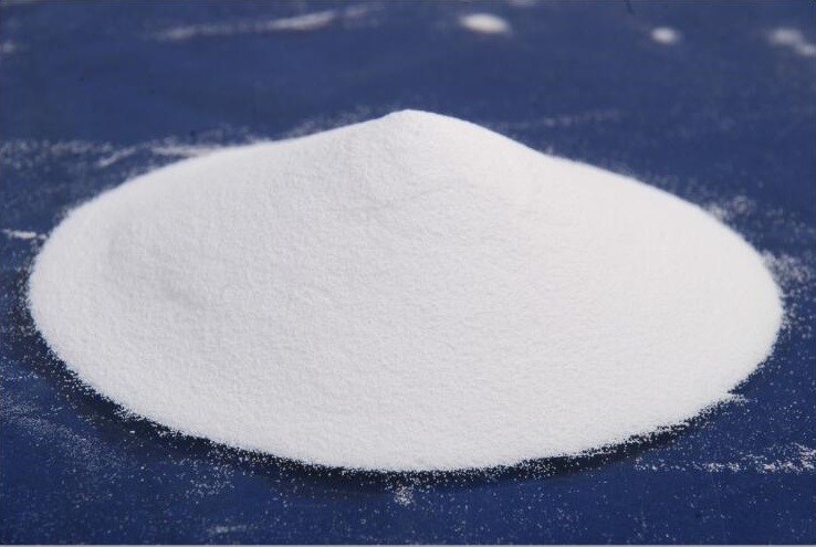 硬脂酸钠是白色轻质粉末，易溶于热水或热醇，其水溶液因水解而呈碱性，醇溶液为中性，具有优良的乳化，渗透和去污力