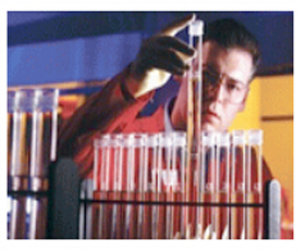 生产厂家-汇铁颜料公司追求生产工艺精益求精，合成的氧化铁红h101价格低、用途广。图为其“生产工艺，精益求精”摄影图片。