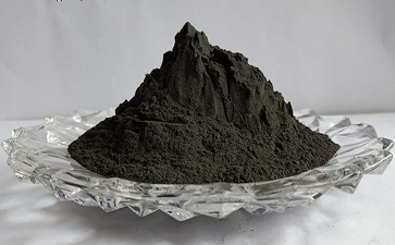 氧化铁黑呈黑色粉末，是氧化铁和氧化亚铁的加成物。