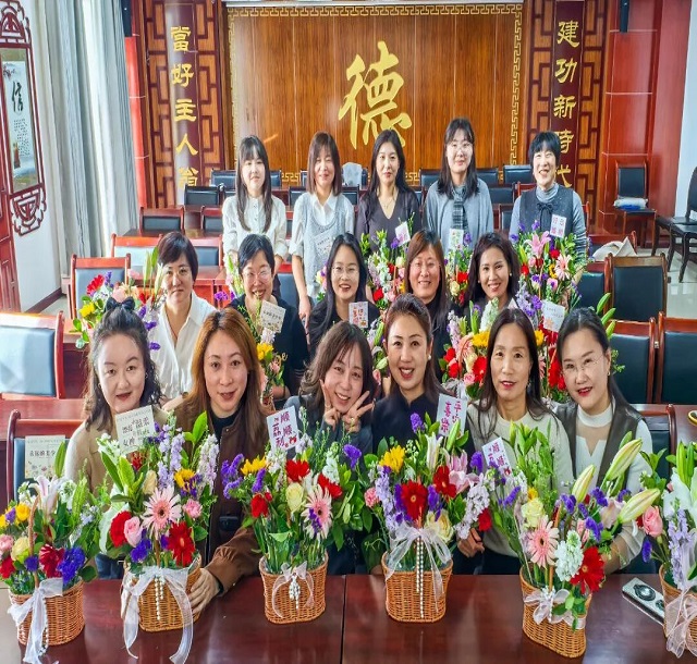 市残联妇女联合委员会召开换届选举大会暨“三八”国际妇女节插花活动