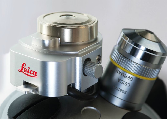 A correction collar enables the objective to be adjusted to different thicknesses of cover glasses. A motorized correction collar can restore optimal settings with a minimum of disruption.