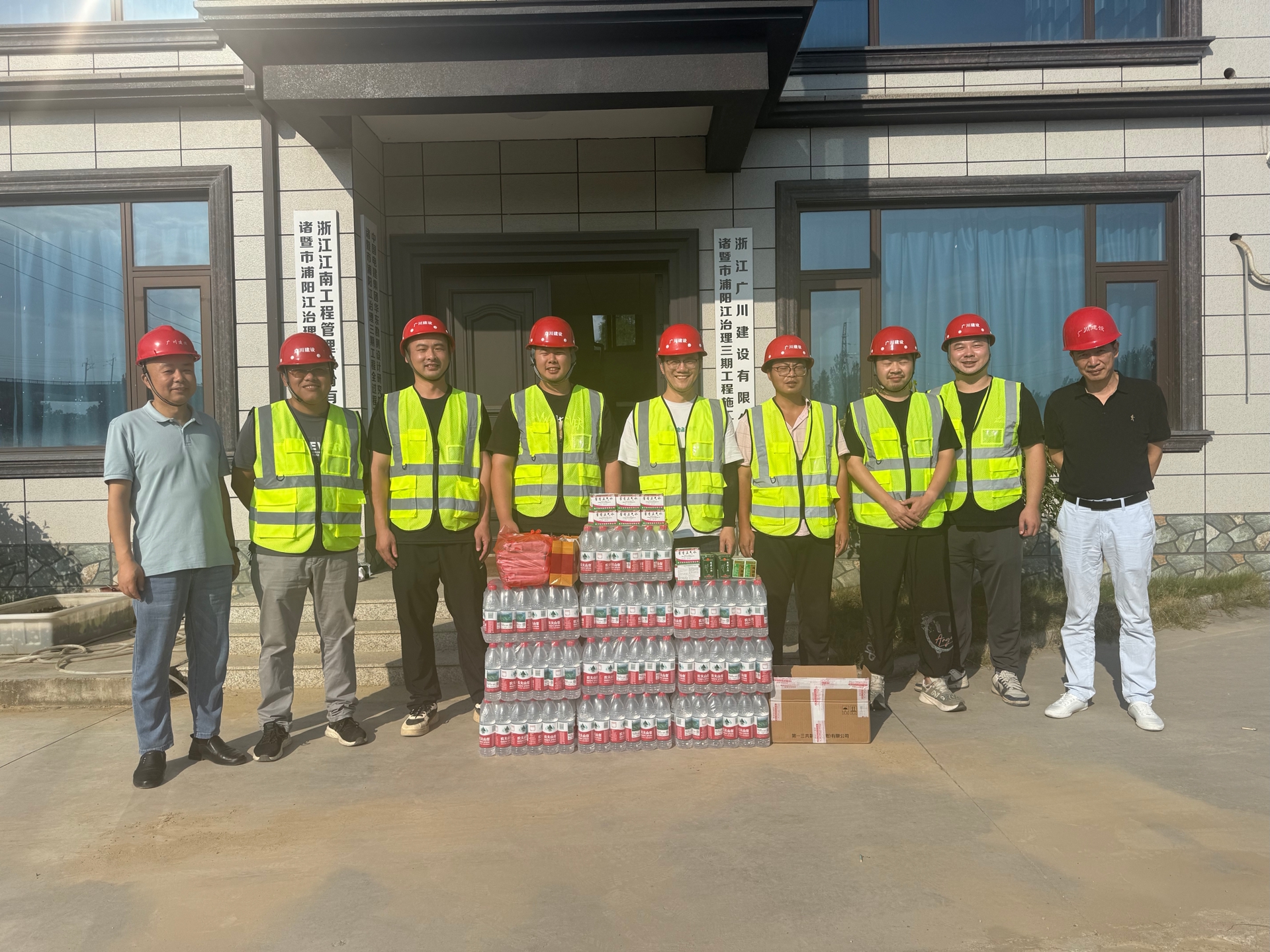 公司开展高温慰问   情系一线暖人心