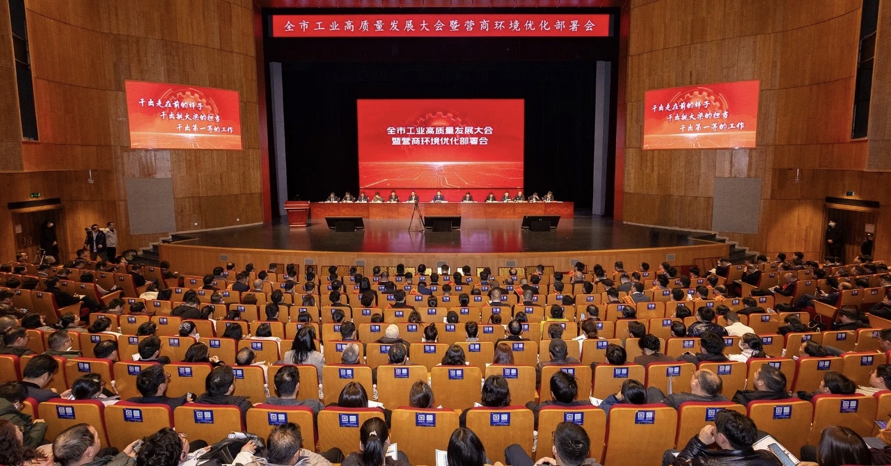 公司斩获2025年度“三拼攻坚∙六干竞跑” 高质量发展突出贡献奖荣誉称号