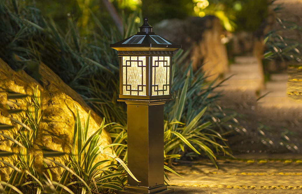 SOLAR GARDEN LIGHT