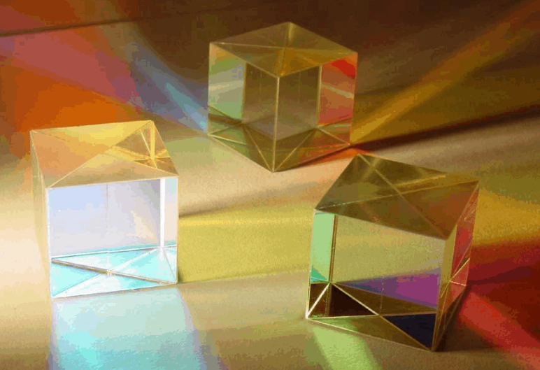 从传统透镜到量子时代全面了解光学技术的演进