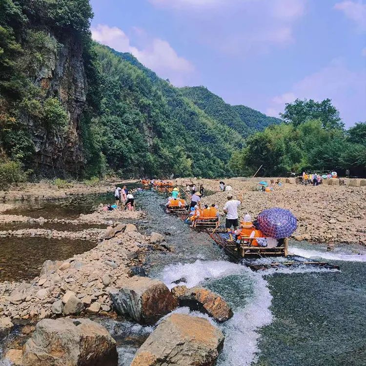 月亮湾漂流图片