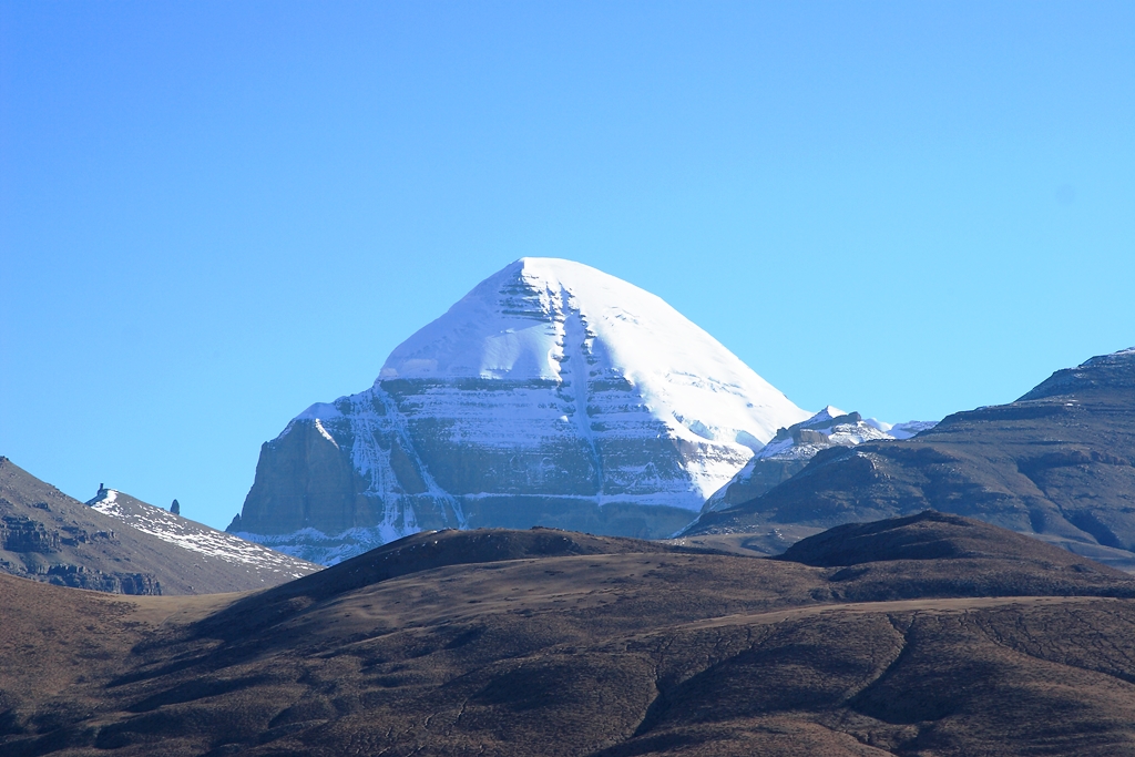 チベット語で（雪の貴重な宝石）を意味する山