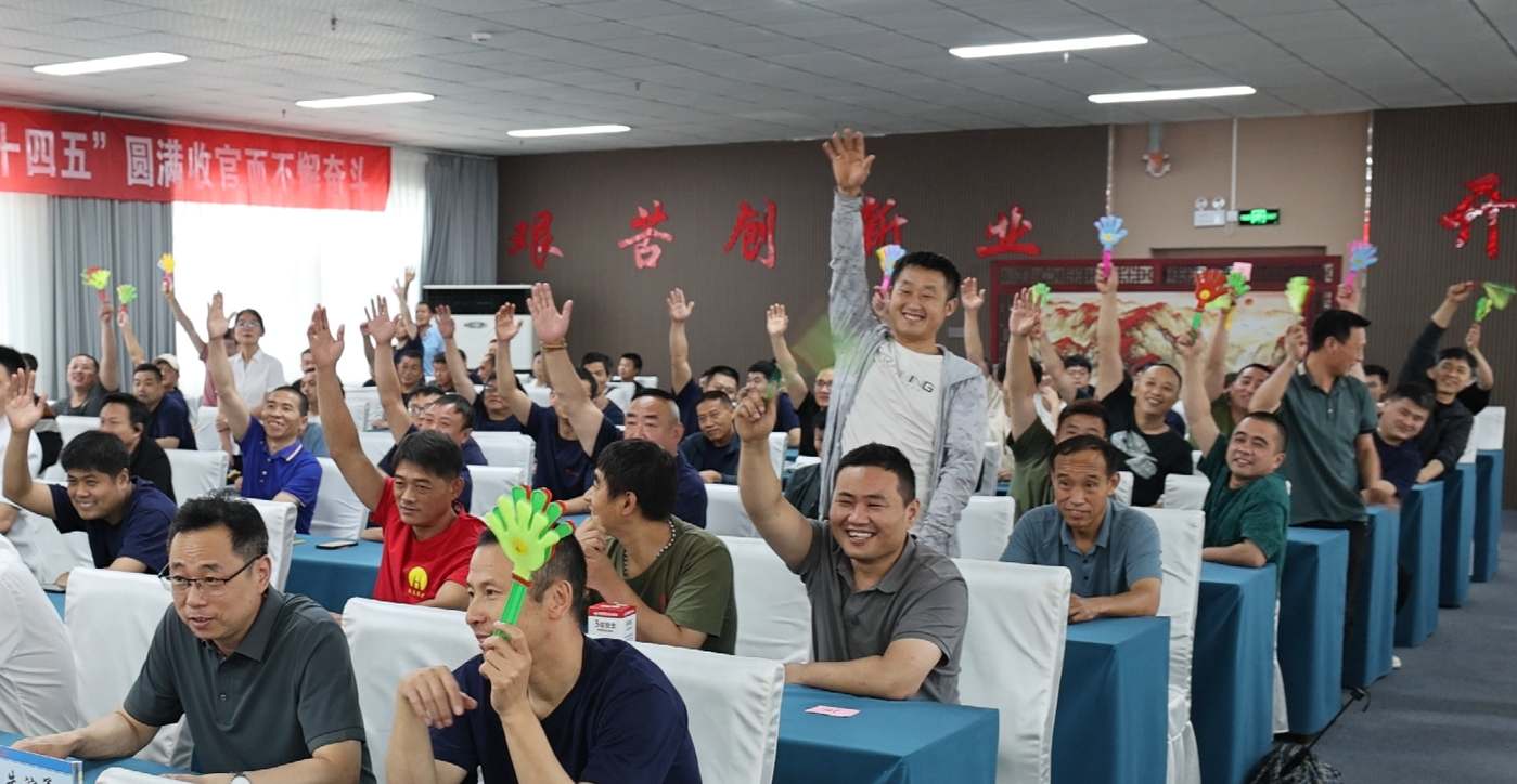 杨柳煤矿班组长安全管理论坛赛上安全知识竞答环节（李珍）