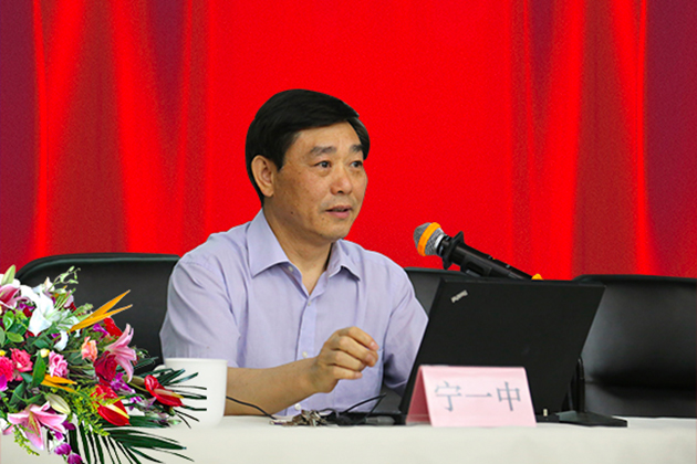 宁一中教授——文学作品中的人物分析