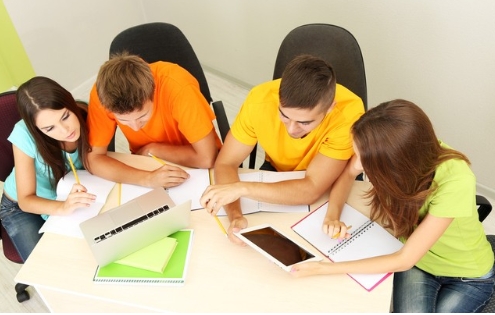 Unlock教材是否适合年龄较小的学生