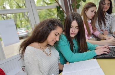 Unlock 教材:优势与不足