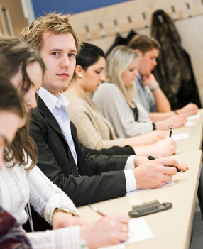 学alevel有年龄要求吗?alevel可以脱产学习吗