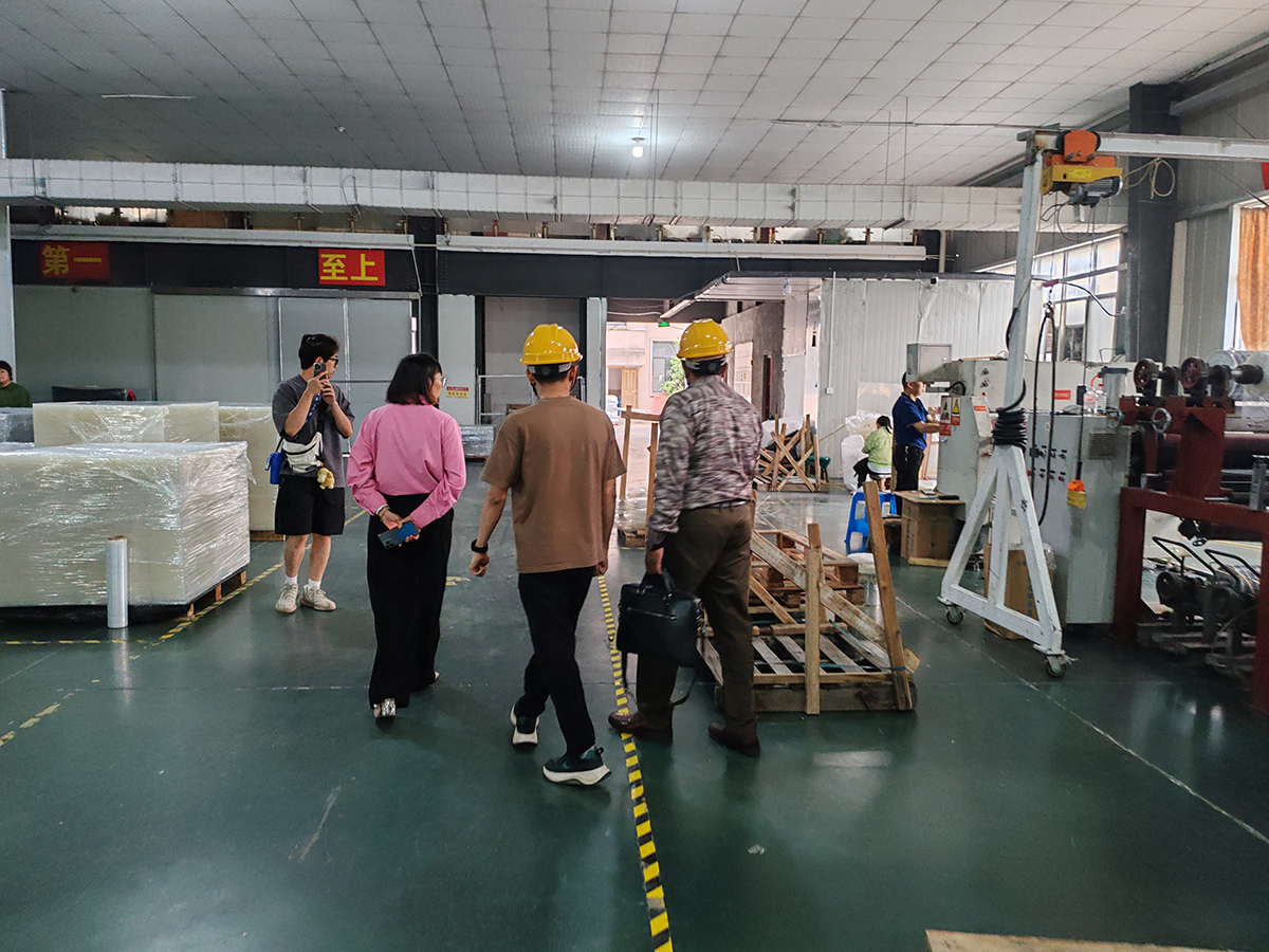 浙江亿方新材料生产车间