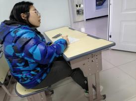 评委老师认真打分