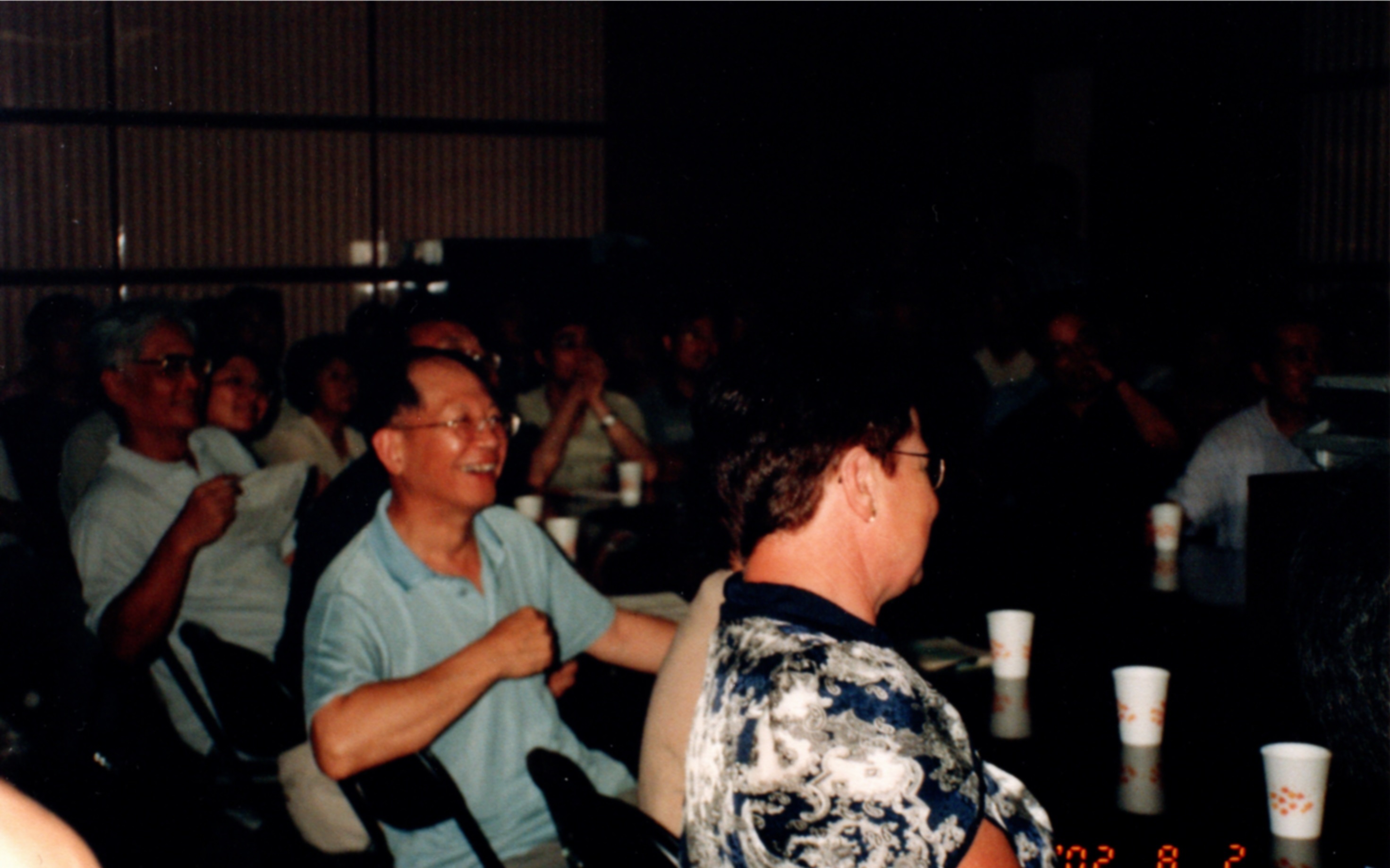 IUTAM秘书长迪克 卡姆本教授应中国力学学会邀请，到北京访问（2002年8月1-7日），白以龙参加交流。，