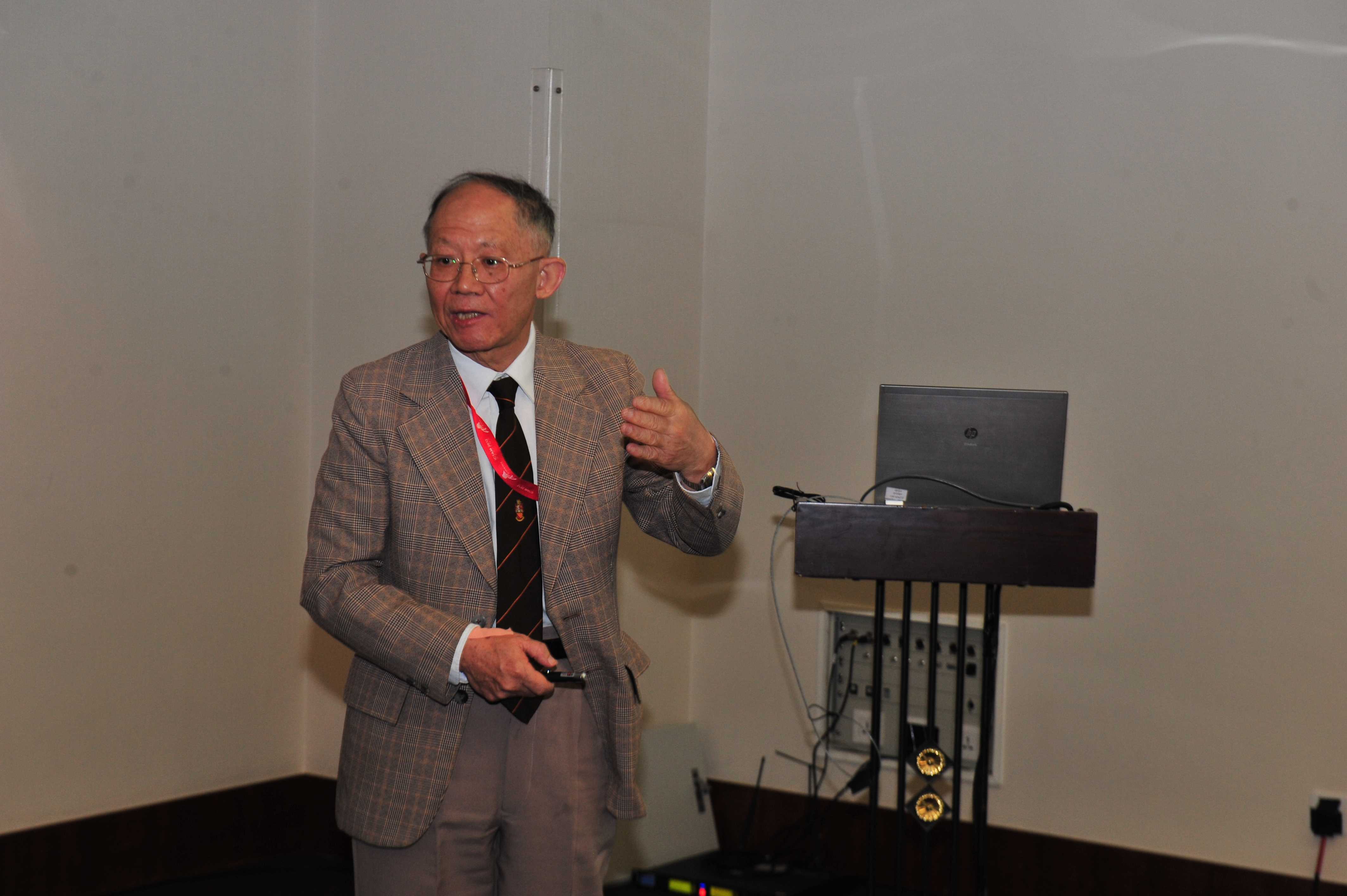 2012年8月19-24日，第23届世界力学家大会（ICTAM2012）在北京国家会议中心召开。白以龙担任大会主席，1560余名代表参会。