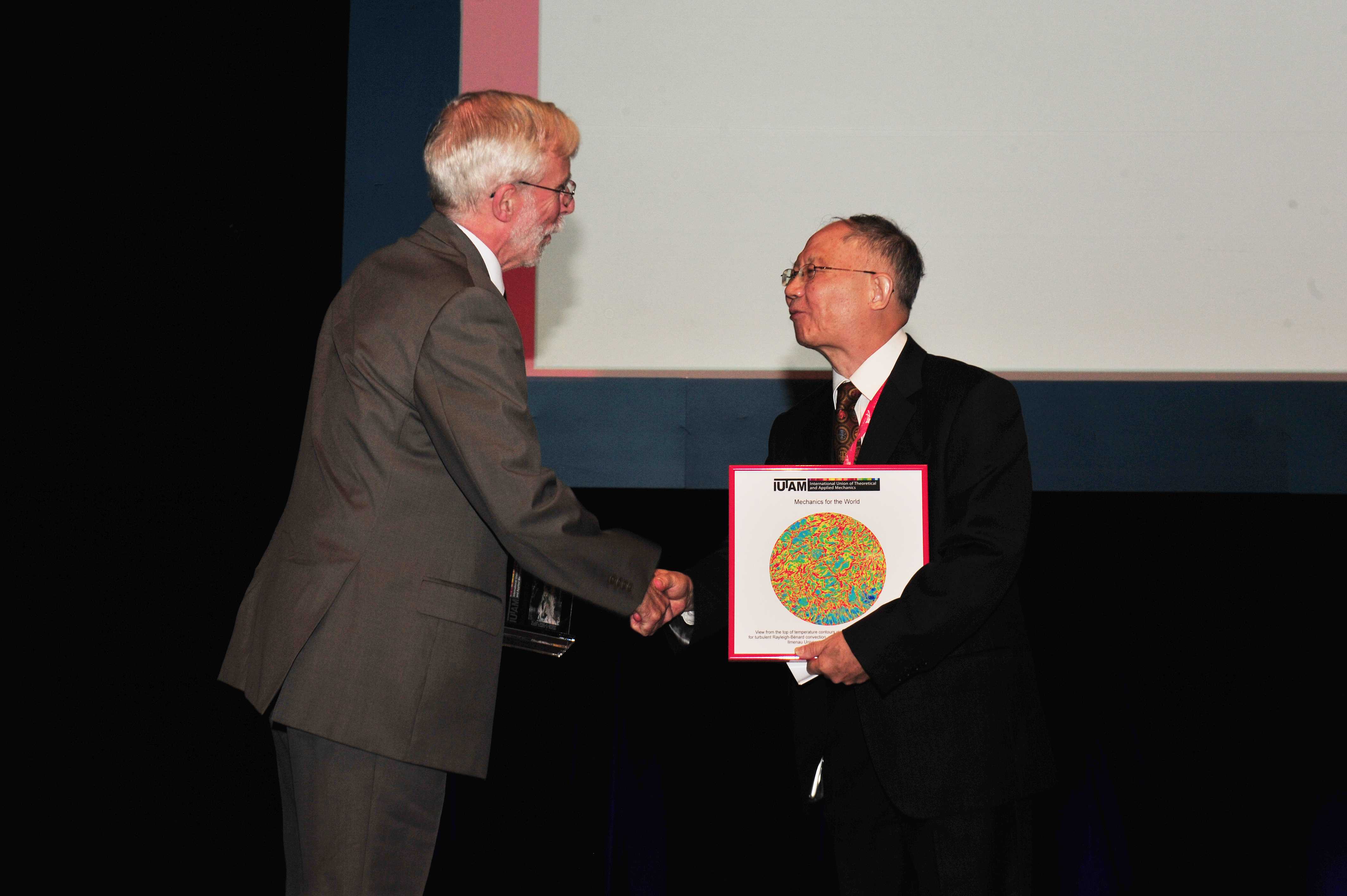 2012年8月19-24日，第23届世界力学家大会（ICTAM2012）在北京国家会议中心召开。白以龙担任大会主席，1560余名代表参会。