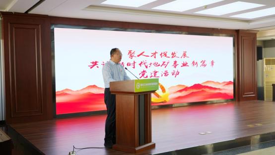 胡振华  摄