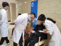 省医专家来我院给老人会诊-6