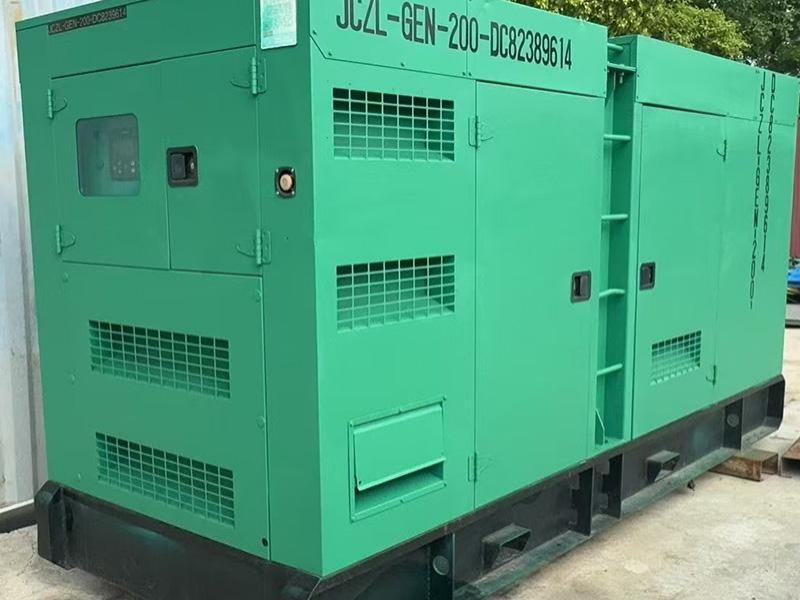 静音厢式发电机-200KW-康明斯1