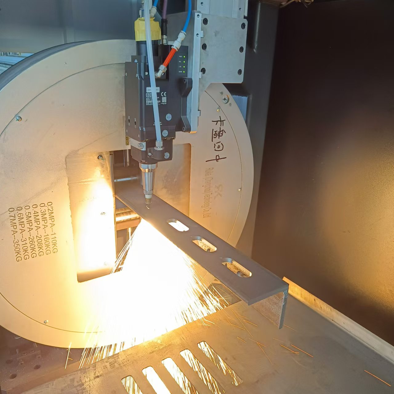 激光切管角钢下料切孔加工