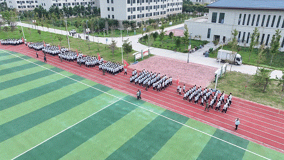 英姿飒爽，青春飞扬！内黄一中2025级高一新生超燃军训汇演！